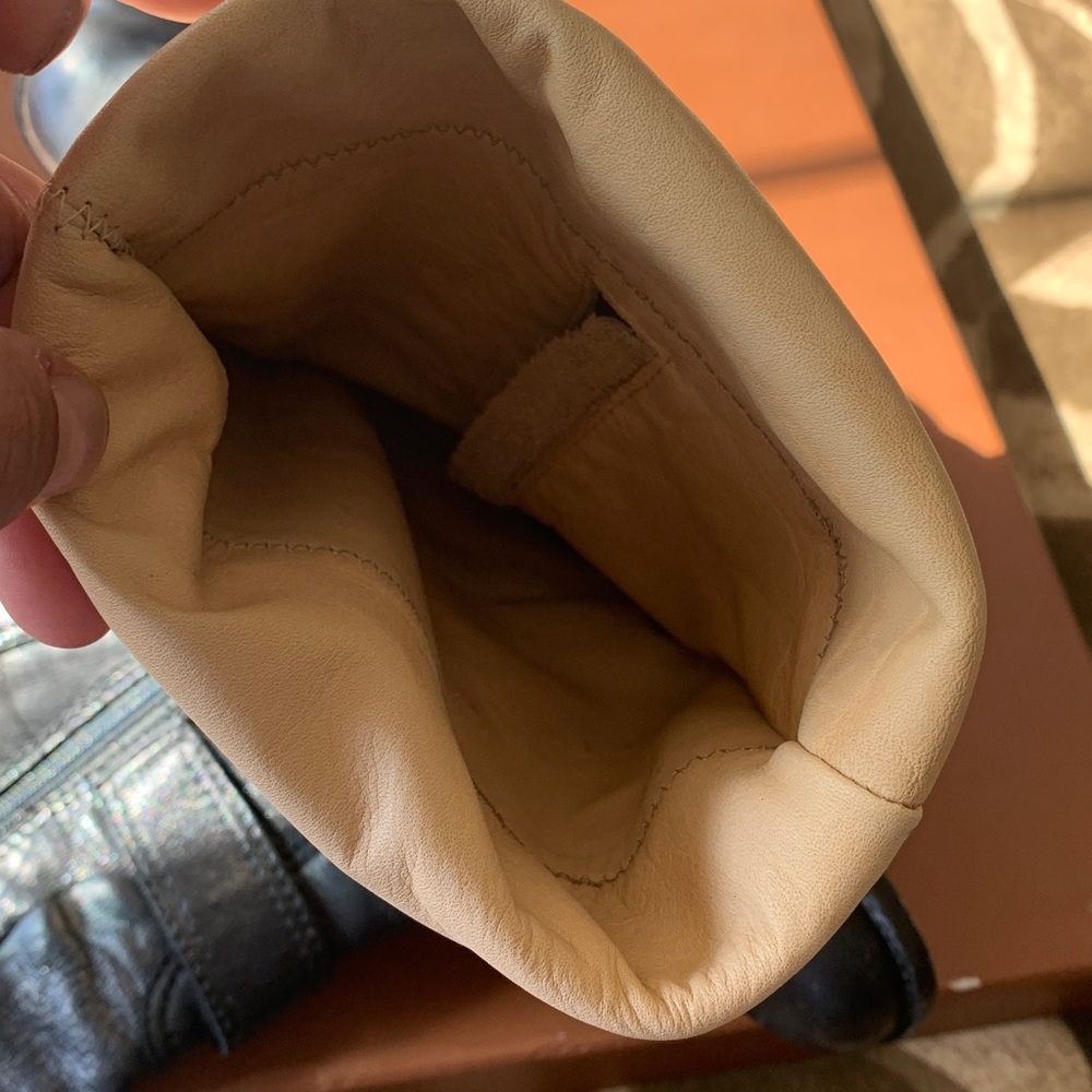 COACH 
CHARITY EMBOSSD CALF
0354
BLACK
Made in Italy 8B
Coach 1941 - Picture 15 of 16